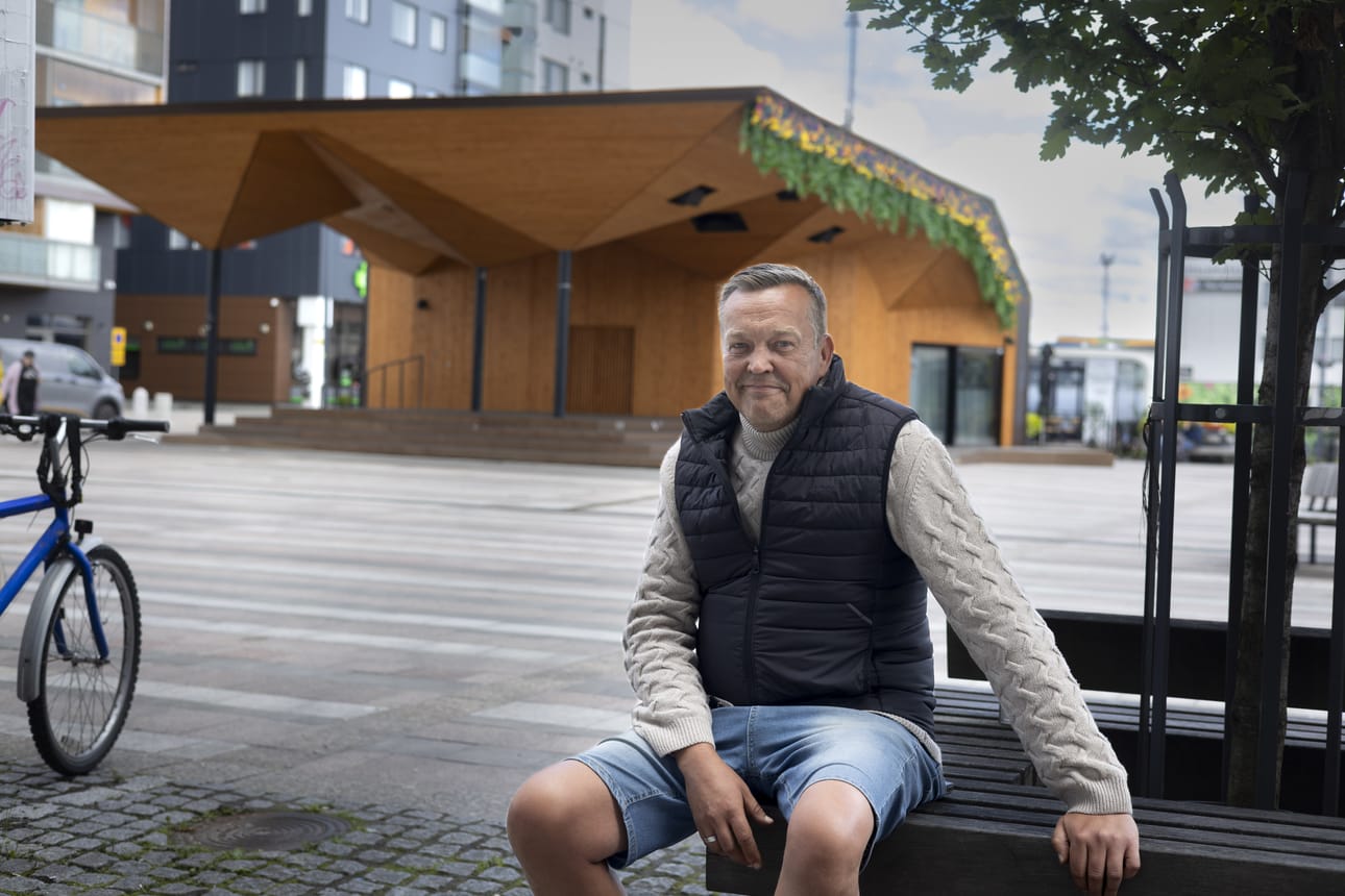 Jarkko Mäkelä ei avaa uutta kahvilaa vain myydäkseen kahvia. Hän yrittää yhdistää vuosien aikana kertyneen kokemuksensa pakkausalalta, ravintoloista, urheilubisneksestä ja kuljetuspalveluista yhdeksi uudeksi konseptiksi. Samalla hän uskoo Seinäjoen keskustan tulevaisuuteen.