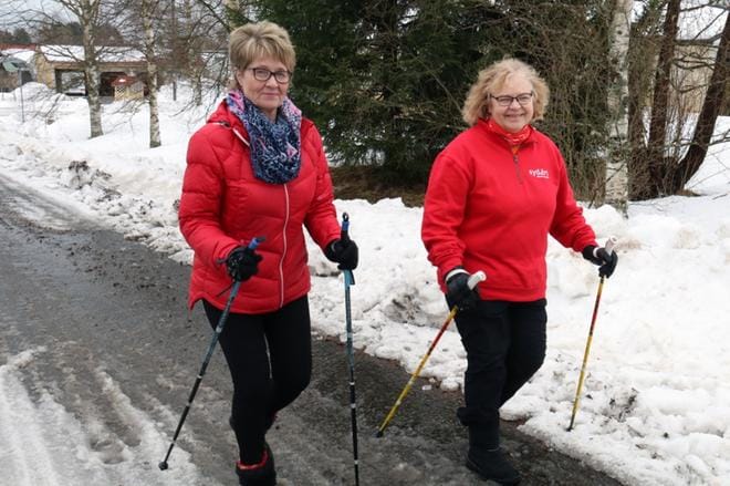Kaarina Lahti (vas.) ja Airi Linna tekevät, kuten opettavat. Molemmat harrastavat liikuntaa useita kertoja viikossa. KUVA: ANU NAHKALA
