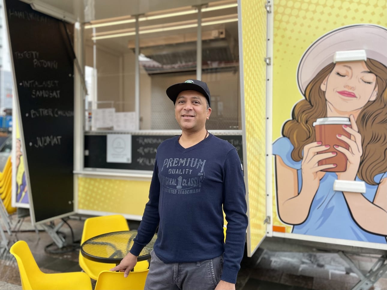 Annika Grillin ja Cafe Kesarin omistaja Vikram Khunti avasi yrityksensä toimipisteet pari viikkoa sitten.