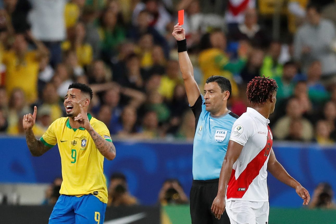Gabriel Jesu teki ja syötti Brasilialle maalin ja joutui lopulta ulosajetuksi.
