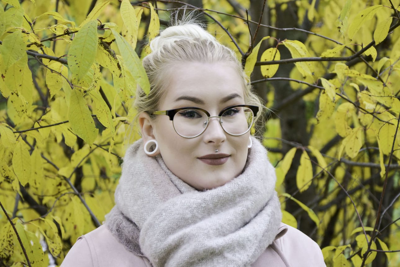 Suvi-Juulia Karjalainen haki salaa vanhemmiltaan uuteen kouluun. Hän neuvoo kaikkia koulunvaihtoa pohtivia miettimään kenelle elämäänsä elää: "Minun tulevaisuus ei ole kenenkään muun tulevaisuus."