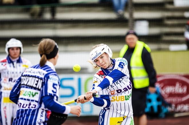 Lännen ja Lapuan Virkiän Kaisa Peräaho tasoitti avausjakson kunnarillaan. KUVA: KRISTA LUOMA