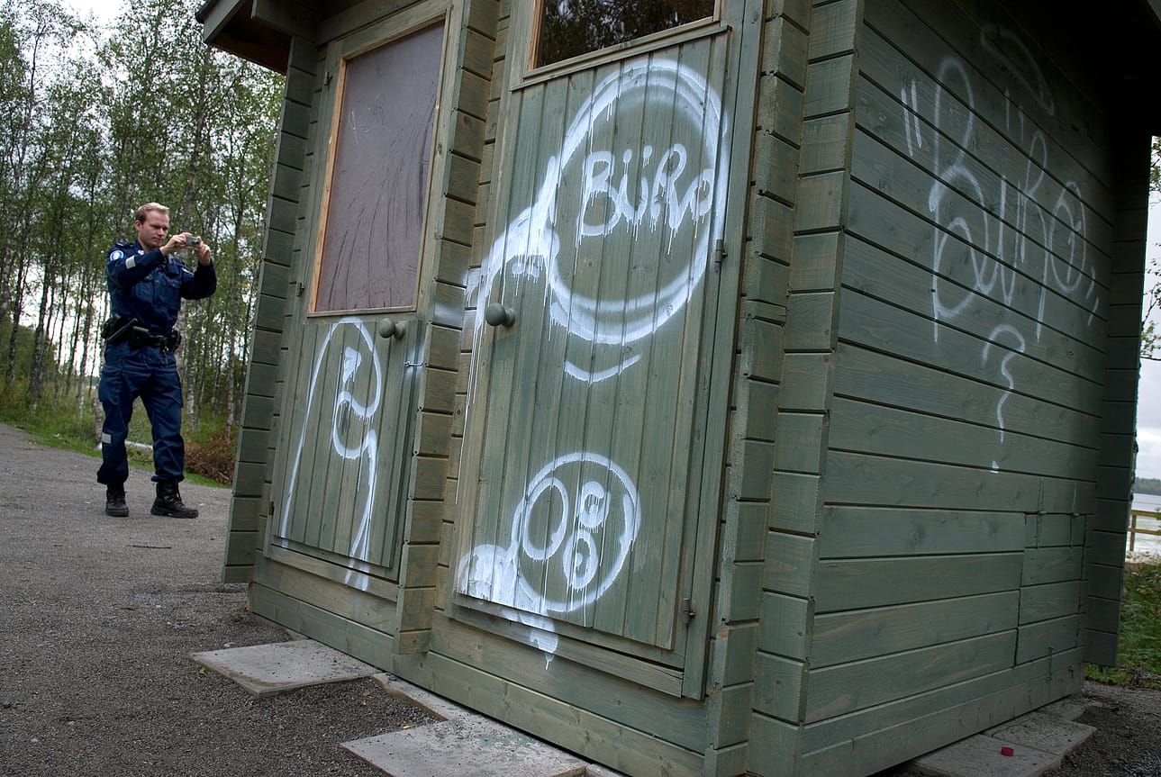 Poliisien määrä vähenee mutta kansalaisten usko viranomaisiin ei horju.