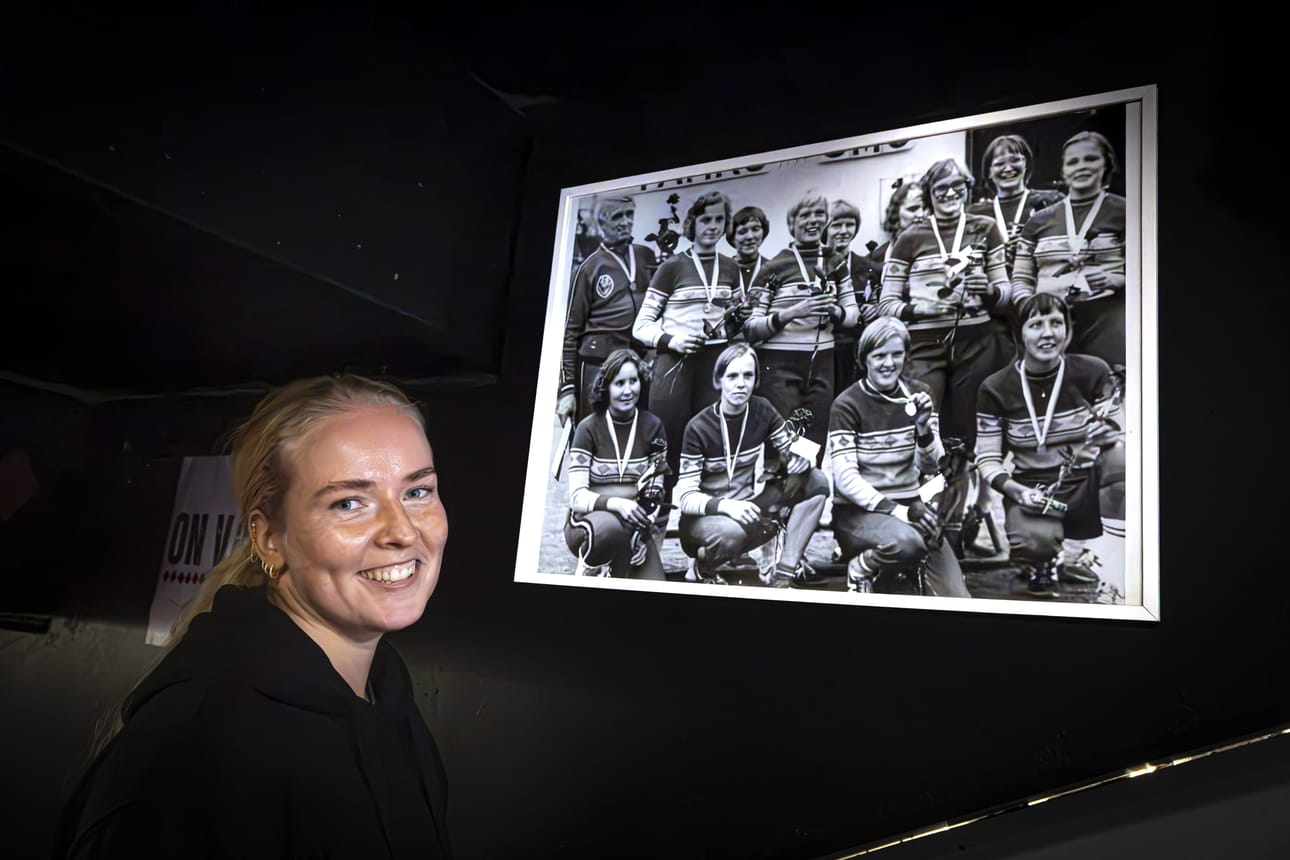Maila-Jussien seurahistorian ainoan naisten SM-kullan vuonna 1977 voittaneen joukkueen mestaruuskuva koristaa Jussittarien pukukopin seinää. Anni Laakso mielii lauantaina päästä samanlaiseen potrettiin.