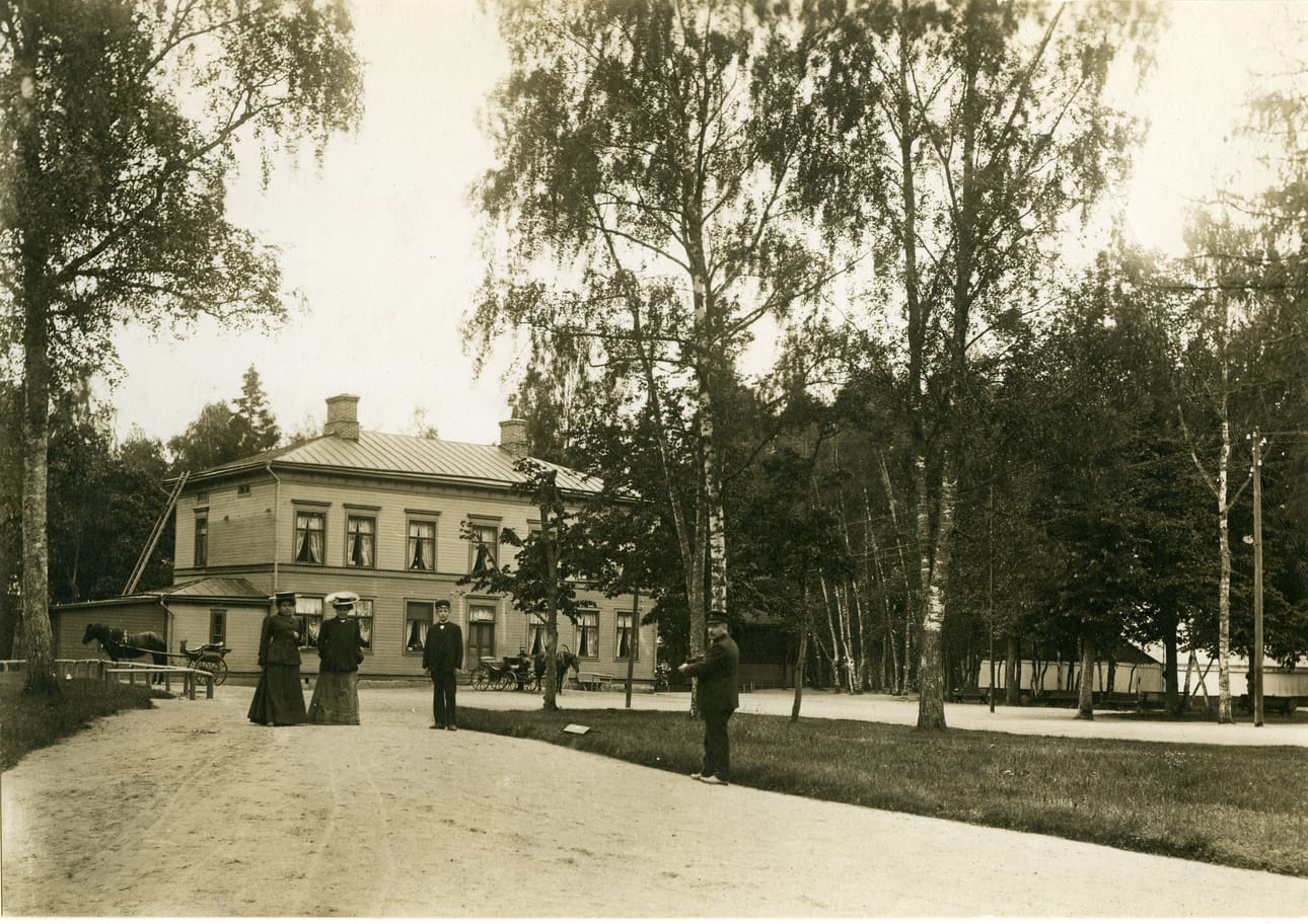 Villa kaupungin puolelta 1900-luvun alussa.
