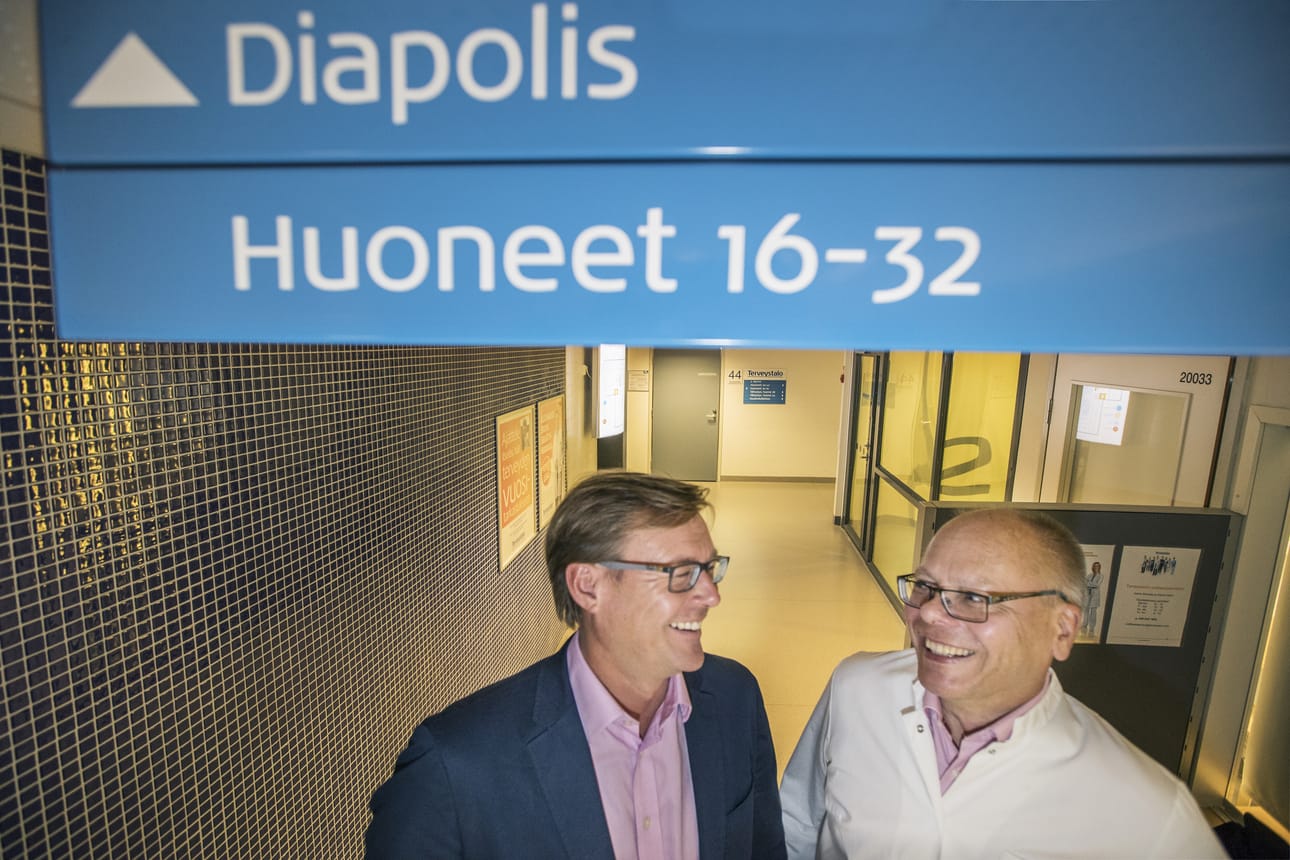 Jos diabetesriski todetaan ajoissa, ehkäistään huomattavasti kustannuksia, toteavat Juha Tuominen (vas.) ja Yrjö Närhinen Terveystalosta. Diabetesriskin piiriin kuuluvien varhainen ennakointi auttaa myös pidentämään työuria.