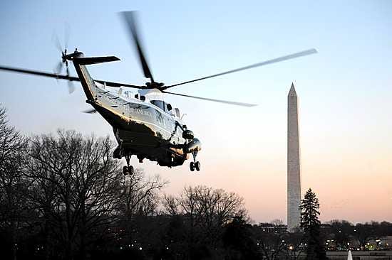 Helikopteri Marine One toi Barack Obaman Valkoiselle talolle torstaina.