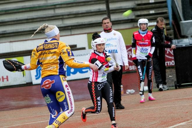 Laura Kerola onnistui kärkilyönneissään 29-prosenttisesti, mutta toi Maila-Jusseille tärkeän voittojuoksun toisella jaksolla. KUVA: JAAKKO ELENIUS