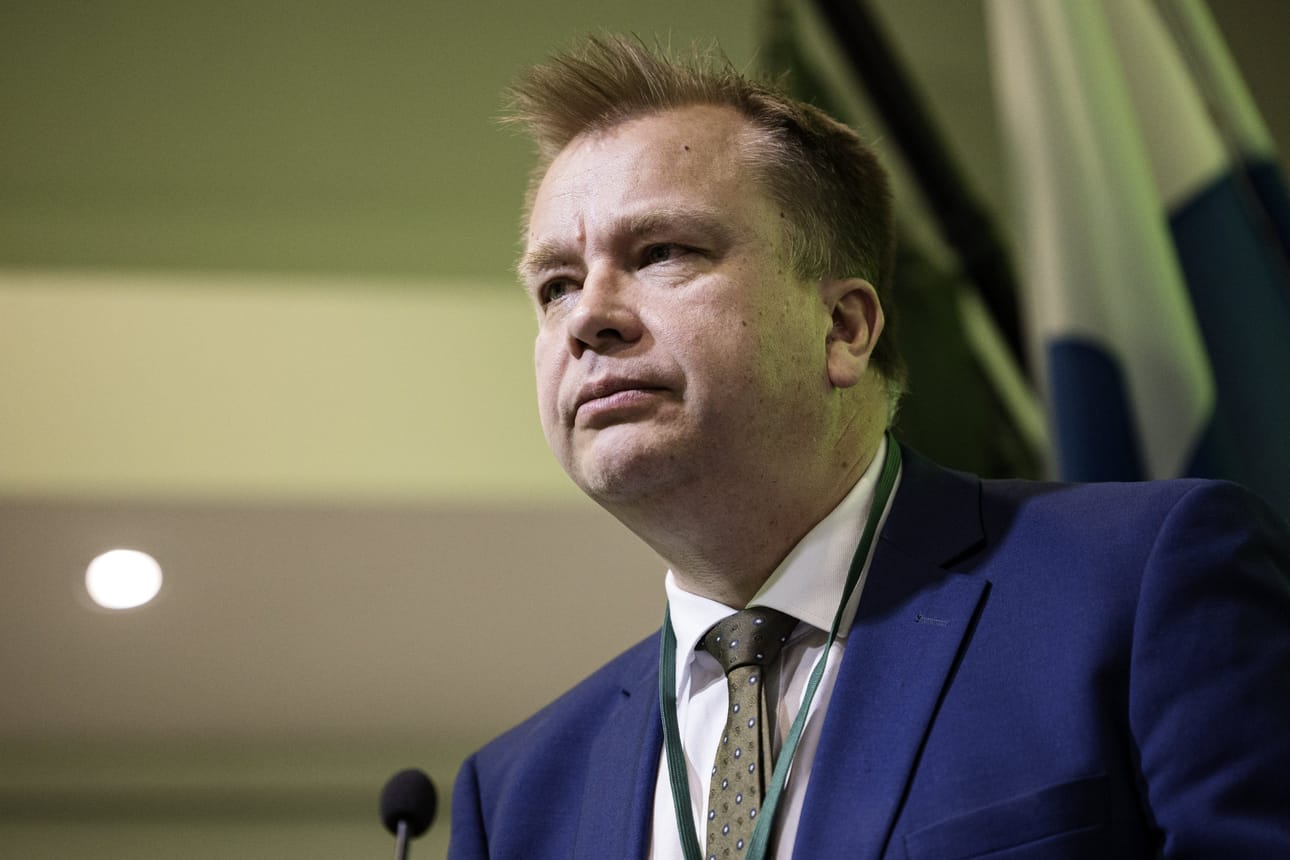 Keskustan puheenjohtaja Antti Kaikkonen kritisoi puheessaan muun muassa hallituksen puoliväliriihen veropäätöksiä. Arkistokuva. LEHTIKUVA / Roni Rekomaa