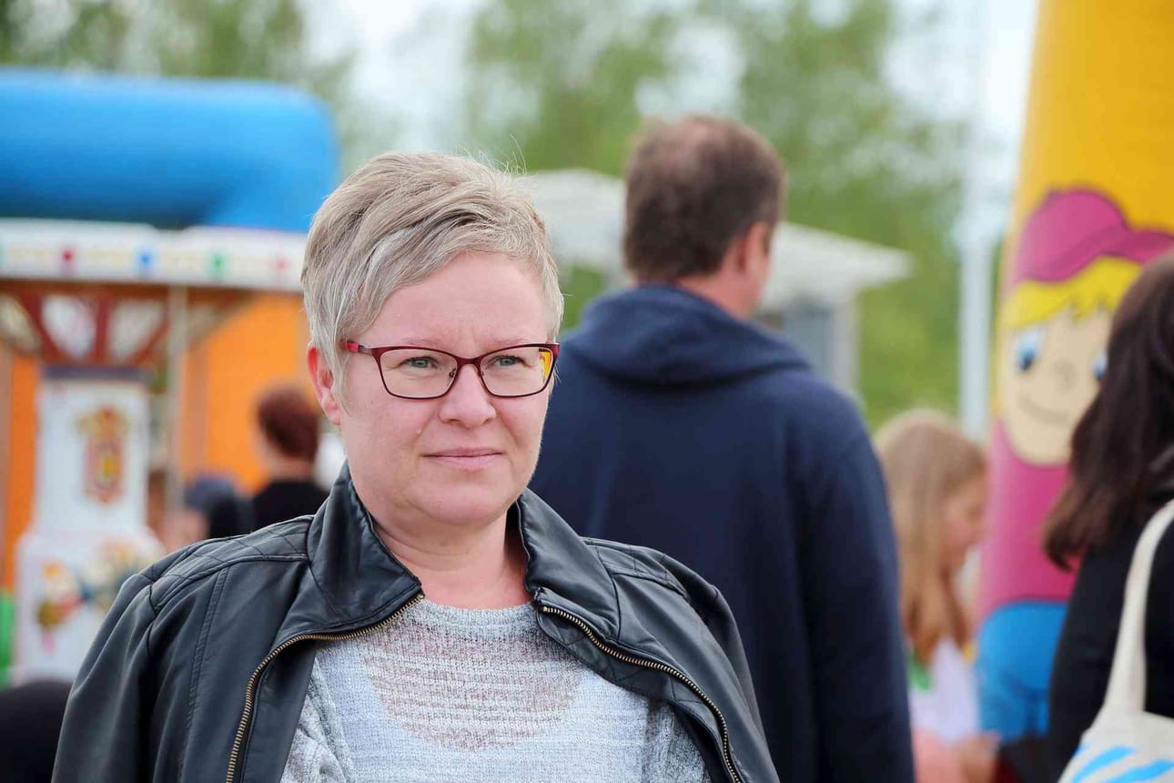 Leena Riihijärvi on katsonut sekä Putousta että Vain elämää -sarjaa, joista etenkin jälkimmäisestä hän pitää paljon.