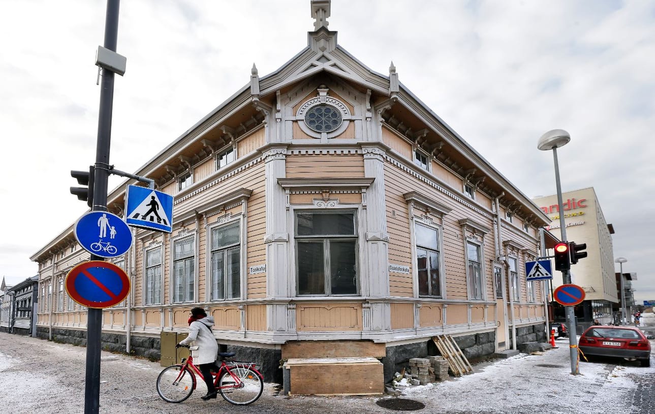 Riekin talon pitäisi valmistua käyttökuntoon joulukuussa. Kahvila-ravintola Roosterin sisäänkäynti tulee Saaristonkadun ja Torikadun kulmaukseen.