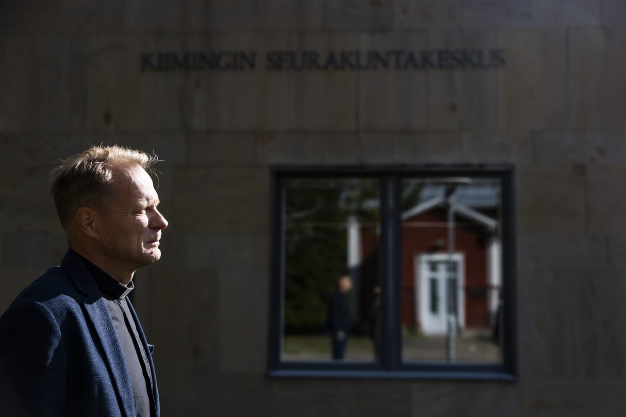 Pauli Niemelää harmittaa, että modernia arkkitehtuuria edustava talo joudutaan purkamaan. Muuta mahdollisuutta ei kuitenkaan ole.