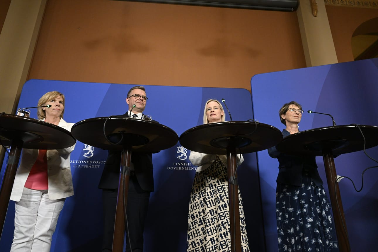 Työtuomioistuimen entinen presidentti Jorma Saloheimo näkee hallitusohjelman työmarkkinauudistuksia koskevissa kirjauksissa useita ongelmallisia kohtia. LEHTIKUVA / Heikki Saukkomaa