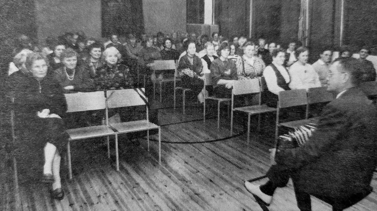 Alpo Mylläri leipoi 2-rivisestään pari valssia ja polkan yleisön iloksi.
