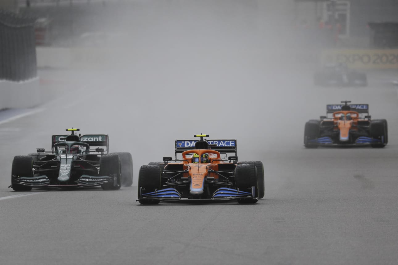 McLarenin Lando Norris kiihdytti lopulta Sotshin F1-kisan paalupaikalle lauantaina.