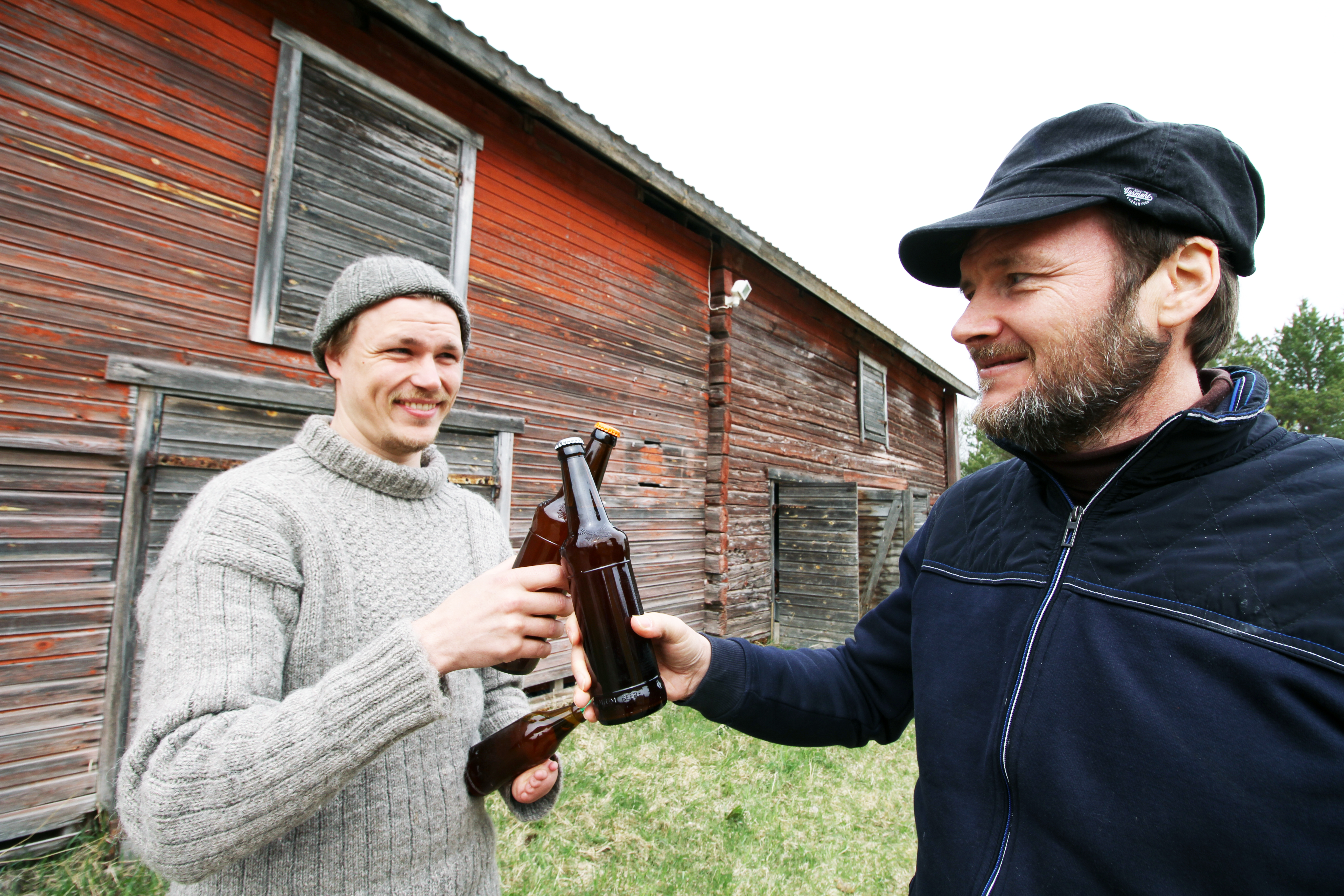 Hailuodon panimolla kippistellään ensi vuonna. Tuotanto alkaa alkuvuodesta. Kuvassa panimoidean isät Kimmo Kaukonen ja Jurgen Hendlmeier.