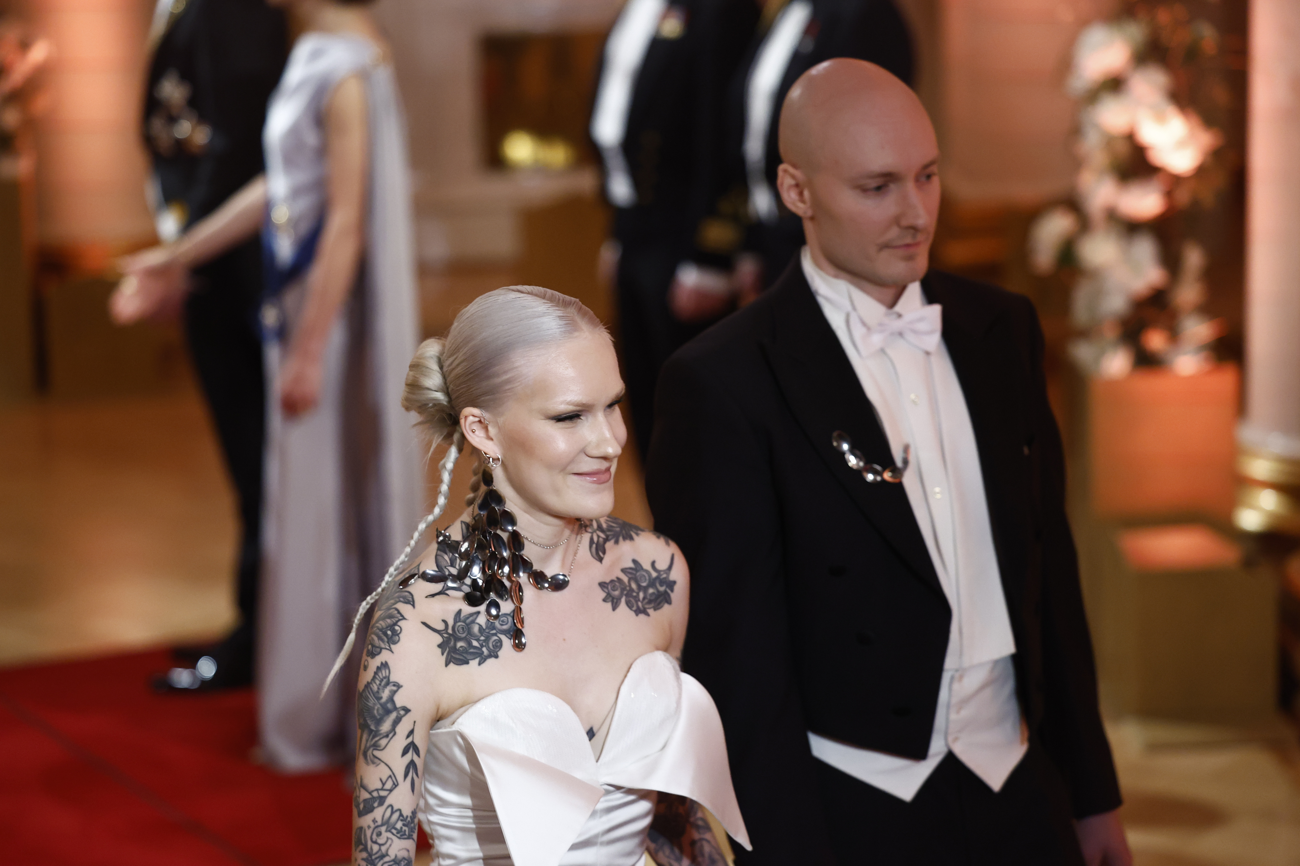 Näin pohjoisen edustajat juhlivat – Katso Linnan juhlien säihkettä kuvagalleriasta