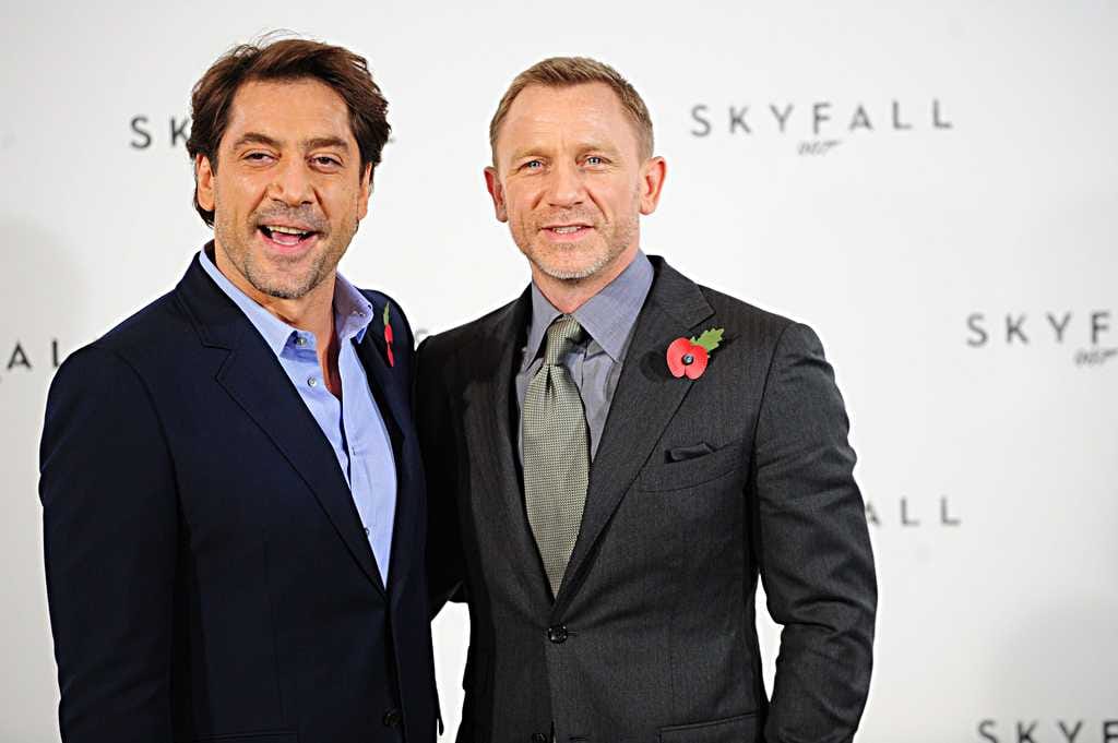 James Bondin osassa jatkaa Daniel Craig (oik.) ja pääkonnan nahkoihin sovittautuu Javier Bardem.