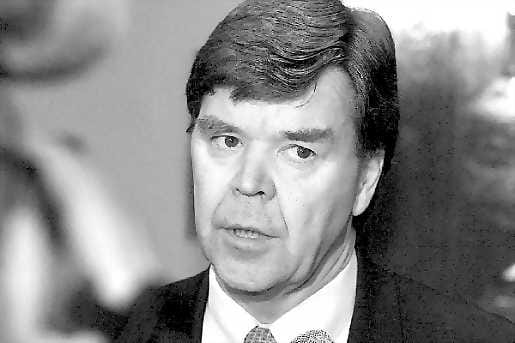 Pääjohtaja Kyösti Vesterinen on valmis palaamaan virkaansa, jos liikenneministeriö niin päättää.