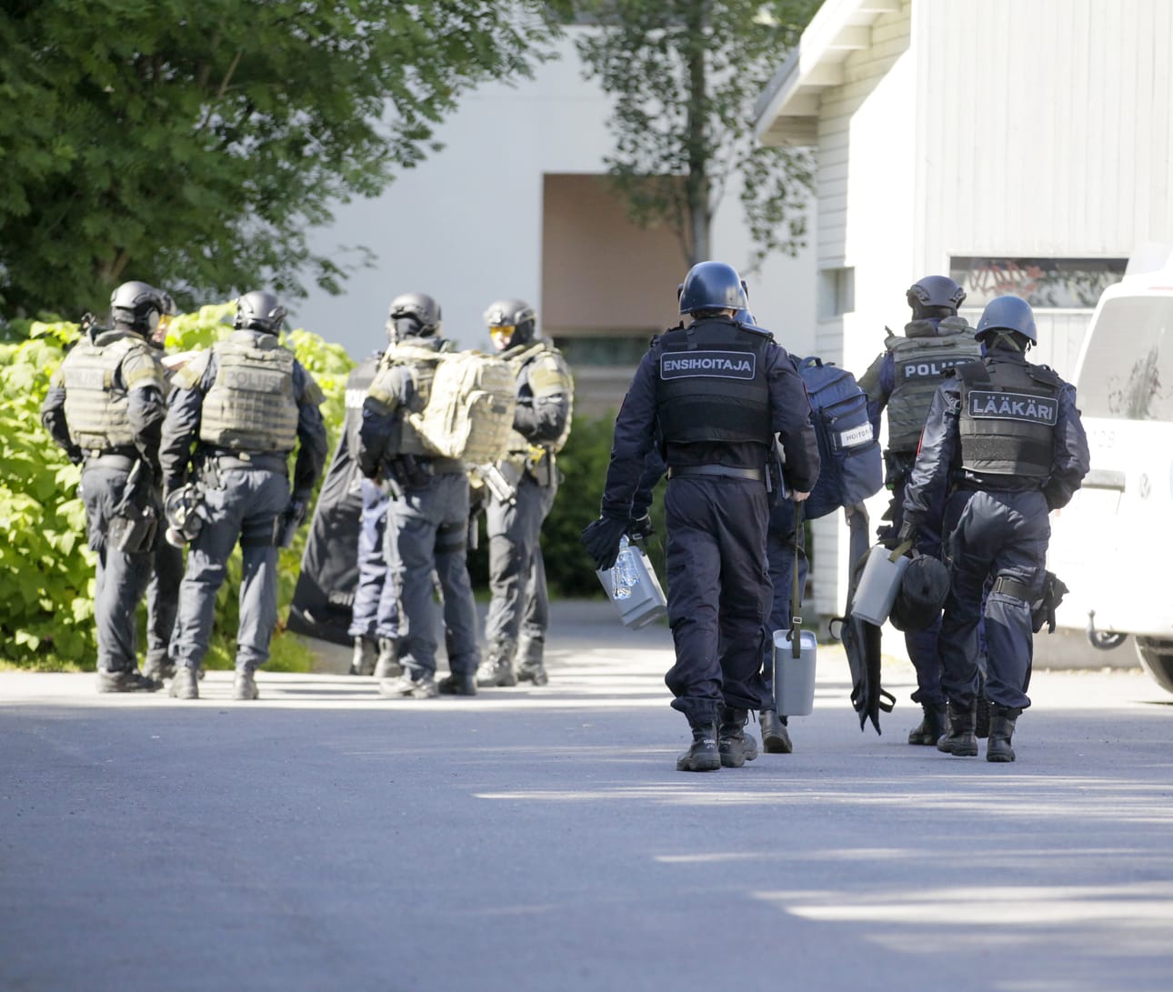 Piirityksen aikana ei kuulunut laukauksia, eikä piiritystilanteesta koitunut henkilövahinkoja.
