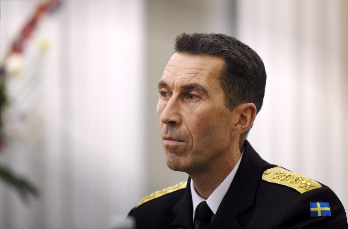 Ruotsin puolustusvoimien komentaja Micael Bydén arvioi turvallisuuspoliittisen tilanteen olevan vakava ja kiristynyt. Kuva vuodelta 2015. LEHTIKUVA / Antti Aimo-Koivisto