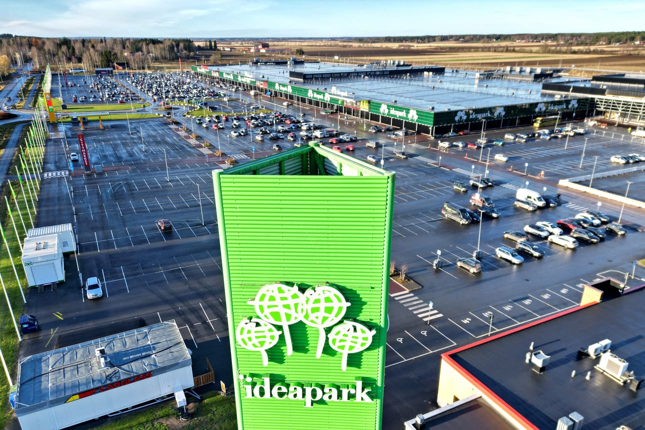 Seinäjoen Ideapark seuraa asiakasvirtoja monin tavoin, kuten autojen rekisterikilpiä lukemalla sekä lämpökameroin. Kävijätietojen keräämistavoista on tehty syyskuussa kantelu tietosuojavaltuutetulle. Arkistokuva.