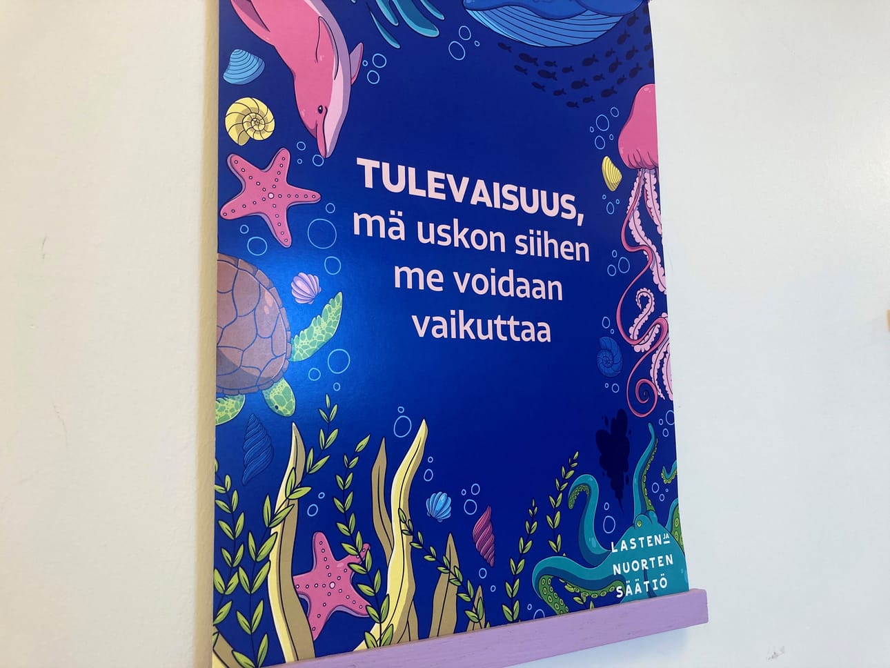 Sanoita parempi maailma -näyttely tuo esiin nuorten toivomaa tulevaisuutta heidän itsensä kirjoittamien tekstien kautta.