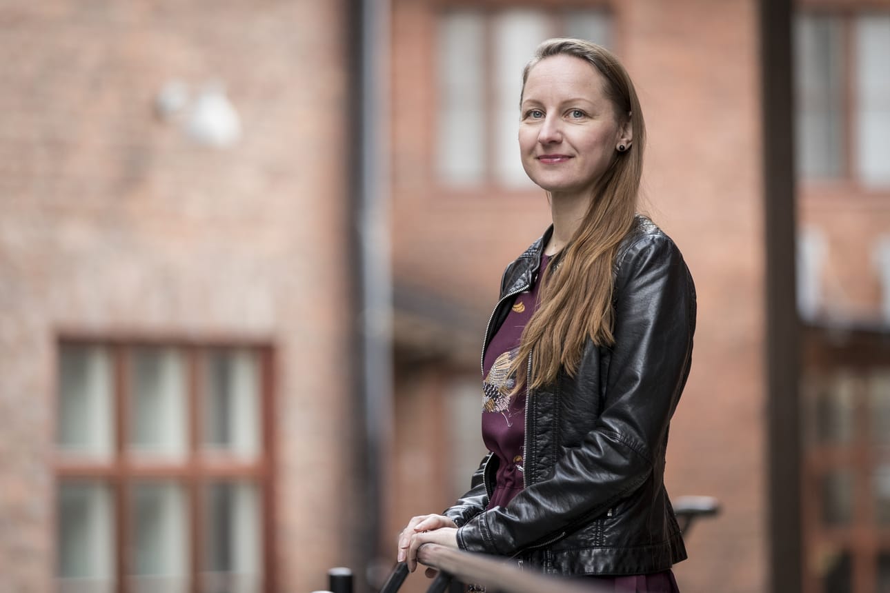 Oikeudellisen ennakoinnin asiantuntija Tiina Kuopanportti kirjoitti arkikielisen oppaan edunvalvontavaltuutuksesta.