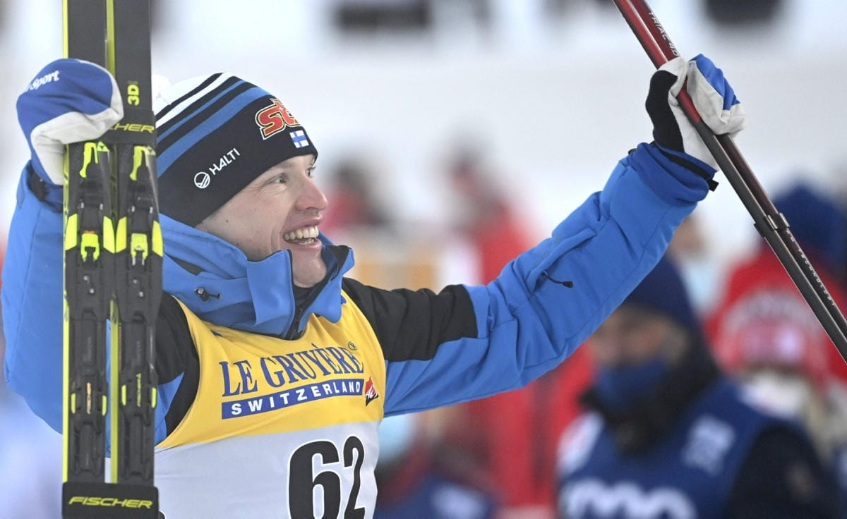 Iivo Niskanen voitti eilen perinteisen hiihtotavan 15 kilometrin maailmancupkisan Kuusamossa. LEHTIKUVA / HEIKKI SAUKKOMAA