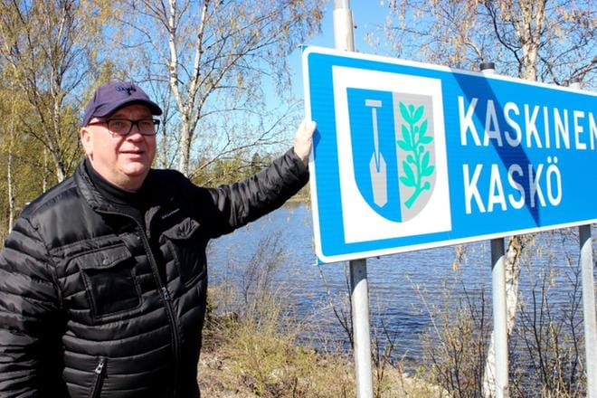 Kaskisten vaakuna ja nimi jäävät historiaan, jos kuntaliitos Närpiön kanssa toteutuu. Kari Häggblom on vastustanut liitosta, mutta haluaa kuulla, mitä kansa sanoo asiasta. Hän toivoo kansanäänestyksen järjestämistä. KUVA: LOTTA KALLIO