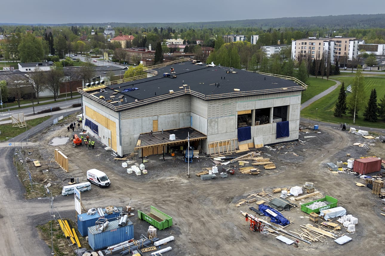 Lapuan uusi uimahalli avautuu alkusyksystä 2027. Tältä työmaa-alueella näyttää toukokuun lopussa.