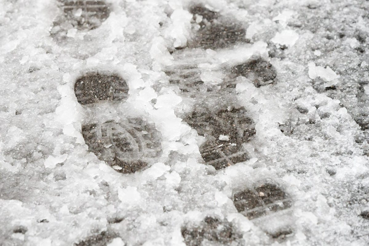 Sunnuntaina on syytä varautua huonoon liikennesäähän monin paikoin maata. LEHTIKUVA / RONI REKOMAA