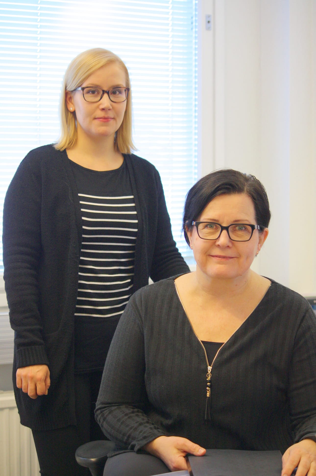 Jonna Tyni (vas.) suoritti KLT-tutkinnon, jota Arja Ronkainen arvostaa suuresti.