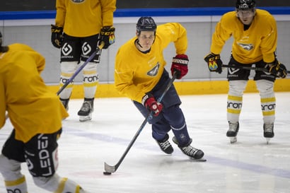 Kärppien mukana treenannut Jesse Puljujärvi jätti Oulun taakseen – NHL-seura Pittsburgh Penguins pestasi laitahyökkääjän testisopimuksella