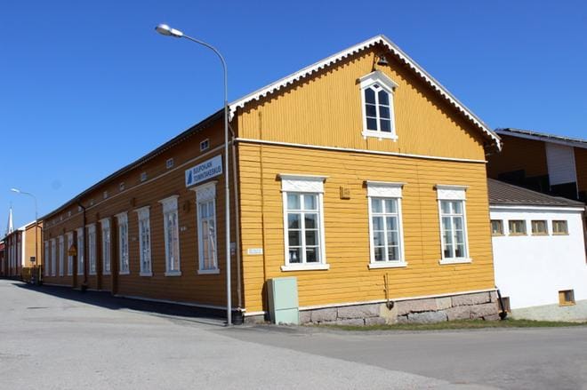 Vanhalla suomenkielisellä ala-asteella alkavat jälleen oppitunnit kansalaisopiston siirtyessä taloon. ARKISTOKUVA: MINNA ZILLIACUS