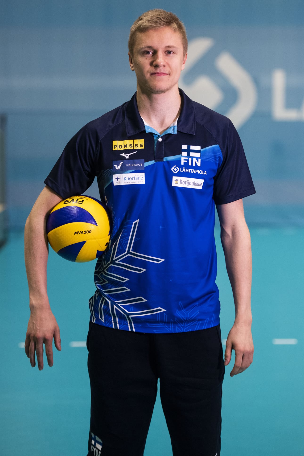 Kuusamolainen Antti Ronkainen on mukana joukkueessa, joka aloittaa EM-urakkansa tänään.