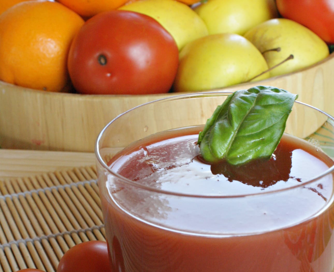 Hedelmiä jää helposti syömättä. Niistä voi tehdä nopeasti esimerkiksi smoothieita.