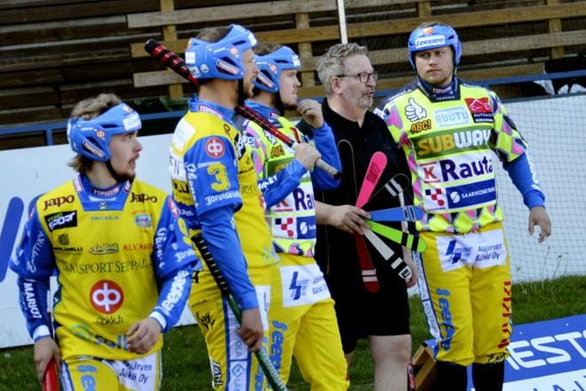 Markus Hallasuo (oikealla) on lyönyt eniten juoksuja ankkurilaisista tällä kaudella. Juoksuja hänellä on nyt lyötyjä 22, sillä irtoaa lyöjätilaston sija 26. Arkistokuva: Markku Turpela
