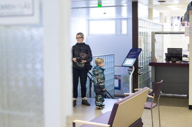 Elina Nevasaari ei jää kaipailemaan kaatunutta sotea. KUVA: MINNA ANTILA