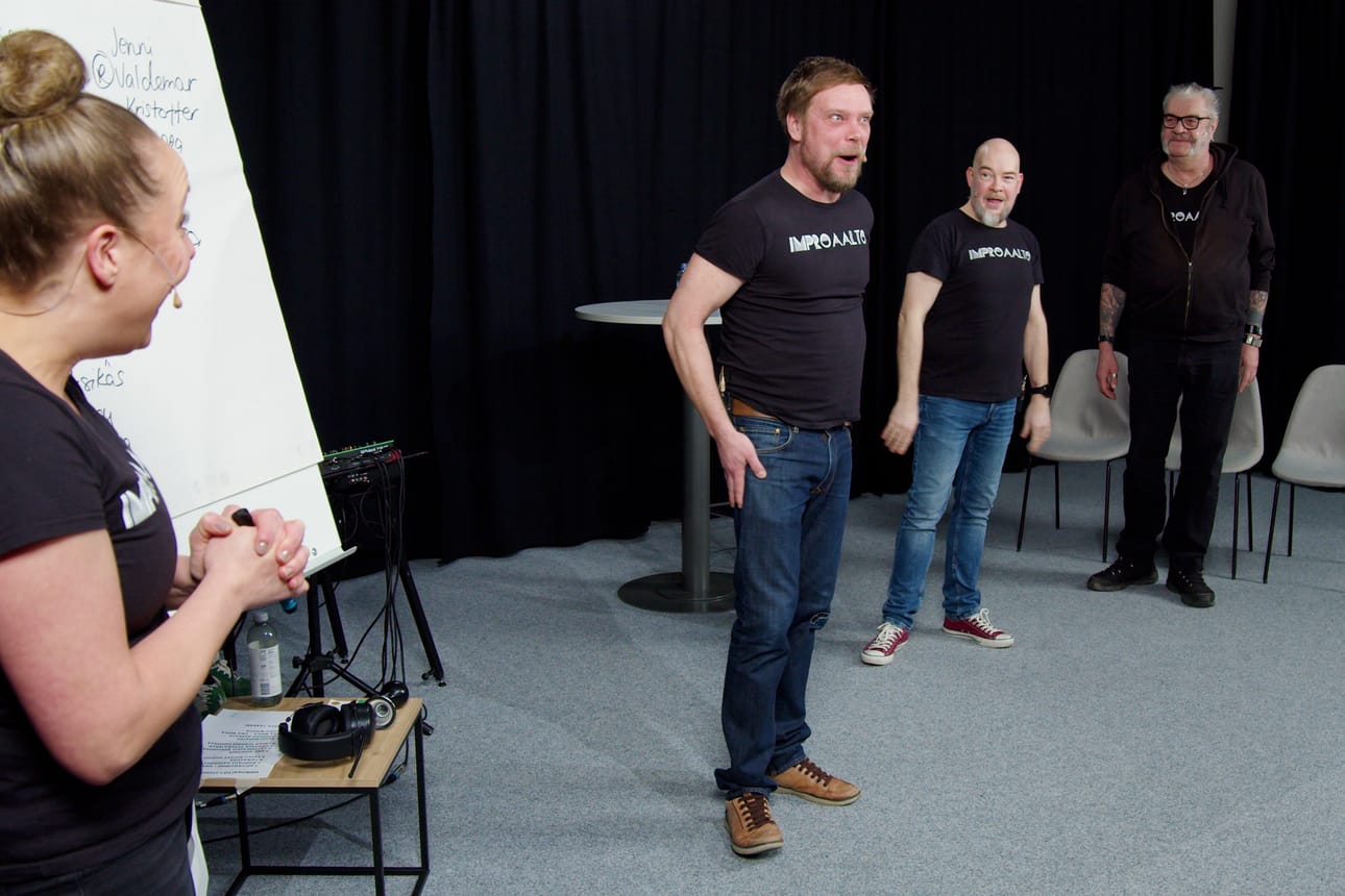 Improaalto jatkaa hauskuuttamista. Kymmenennessä jaksossa teemana on muun muassa iloiset lesket.