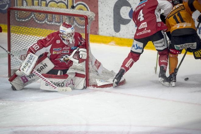 Sportin ja Kouvolan KooKoon kohtaaminen päättyi lauantaina vierasvoittoon. Kuva: Paula Kaskimaa