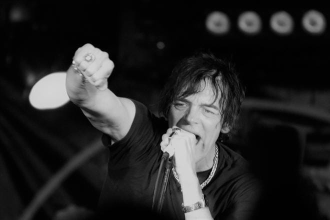 Richie Ramone soittaa tänään yhtyeensä kanssa Vaasan Leipätehtaalla. Hän ei ole aiemmin soittanut Manner-Suomessa, vaikka Ramones-yhtye esiintyi Suomessa 11 kertaa. Bändi soitti muun muassa Seinäjoen Provinssirockissa ja kahdesti Kauhajoella Nummirockissa. KUVAT: JARI-PEKKA LAITIO-RAMONE.