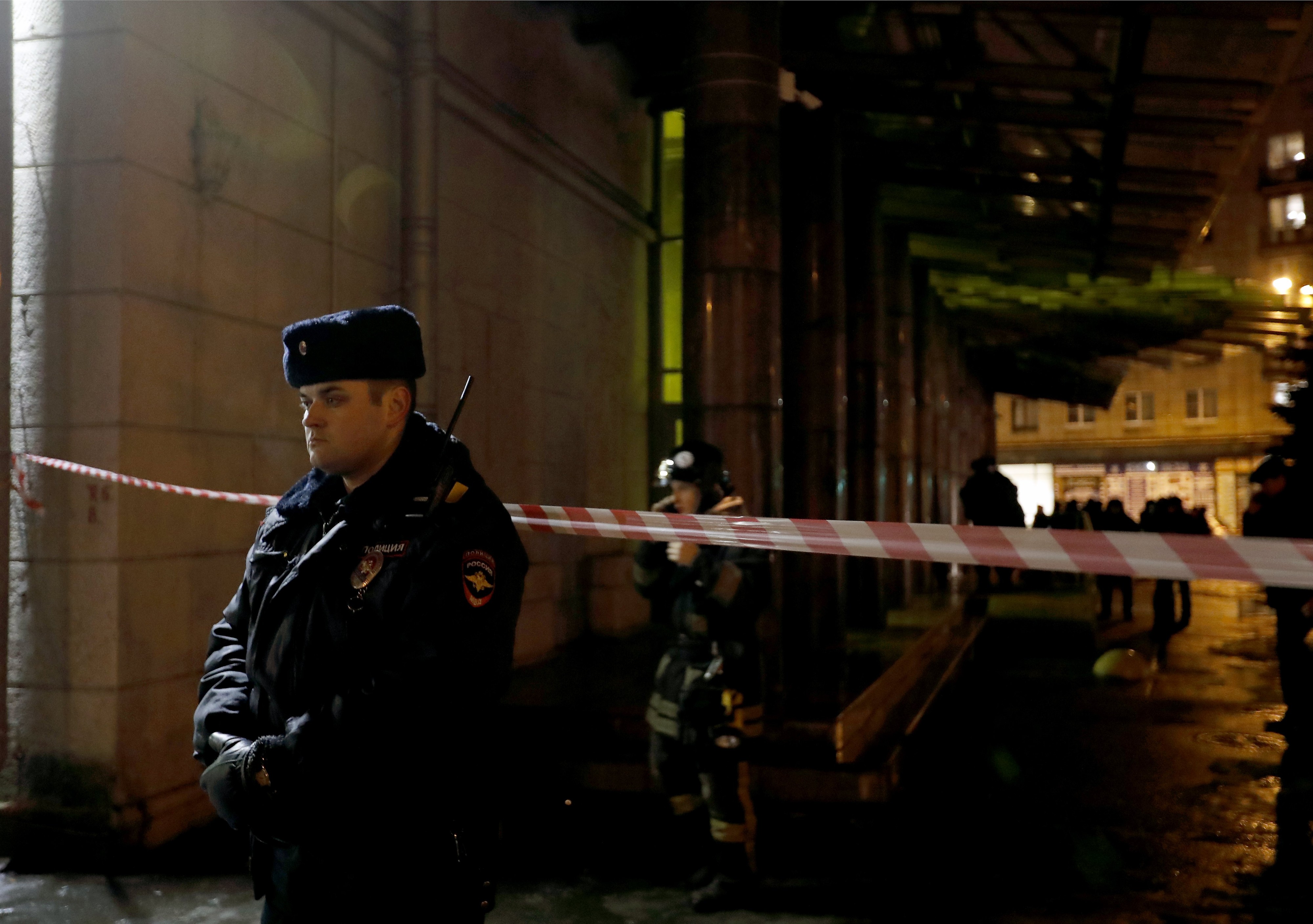 Poliisi partioi kauppakeskuksen tuntumassa. Gigant Hall -nimisessä ostoskeskuksessa räjähti pommi keskiviikkona.