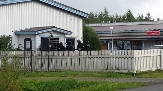Poliisi teki iskun United Brotherhoodin tiloihin Rajakylän Ratamotiellä viiden aikoihin perjantaina iltapäivällä.