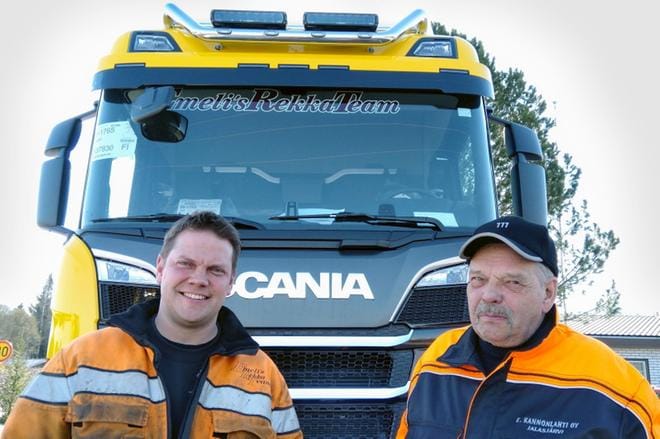 Kai ja Erkki Kannonlahti hakevat voimaa kuljetusyritykseensä yhdistämällä molempien kokemusta ja osaamista. KUVA: HARRI KALLIO-KURSSI