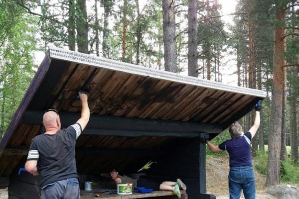 OSAT-hanke järjestää aktiivista toimintaa työttömille ympäri Vaasaa. Ristinummen laavu kunnostettiin viime vuonna yhteisvoimin. Kuva: Raija Koivisto