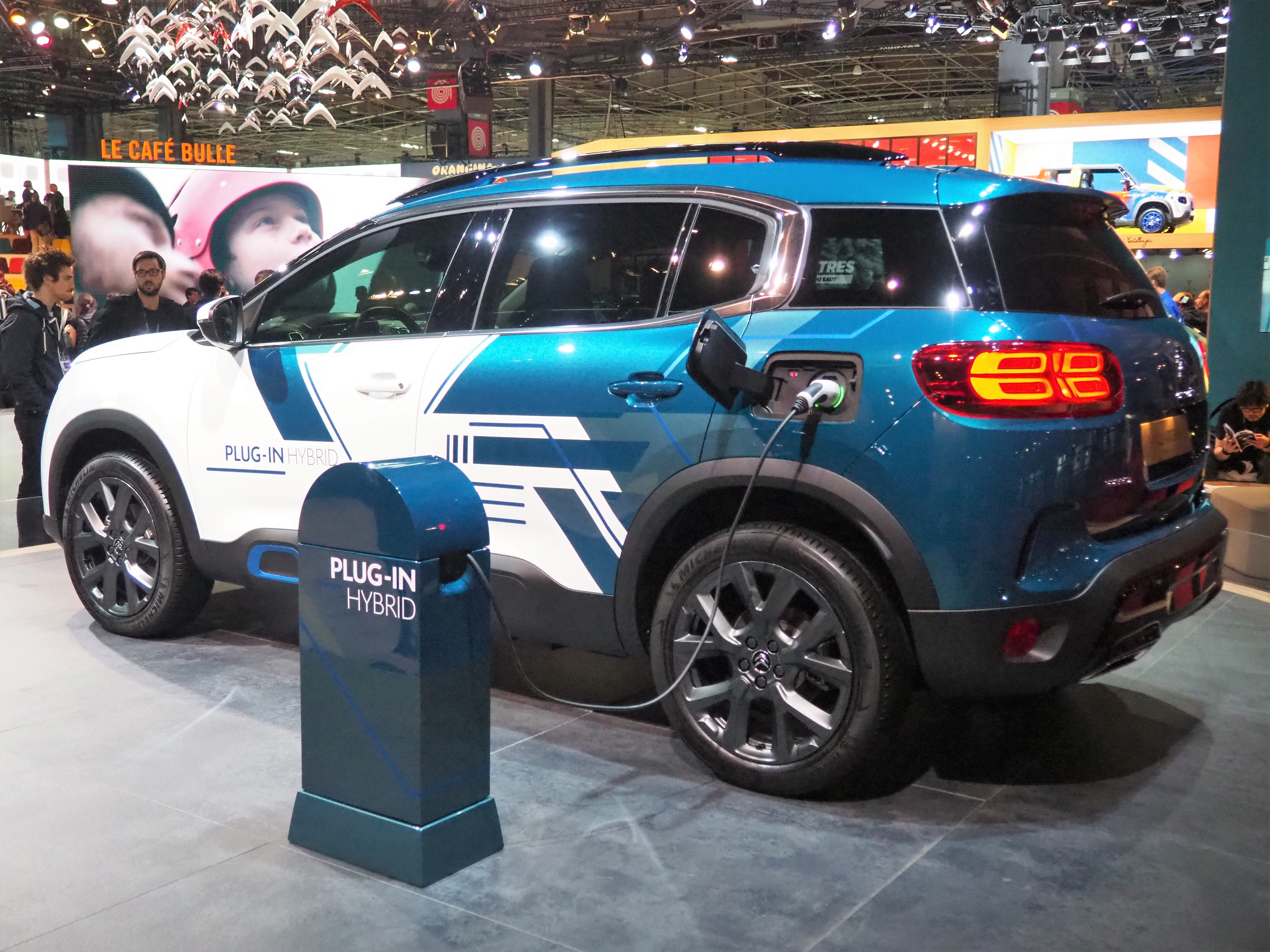 Citroën C5 Aircross laajentaa hybridimallistoja kohti tila-autoja ja maastureita eli suosituimpiin perheautoluokkiin.