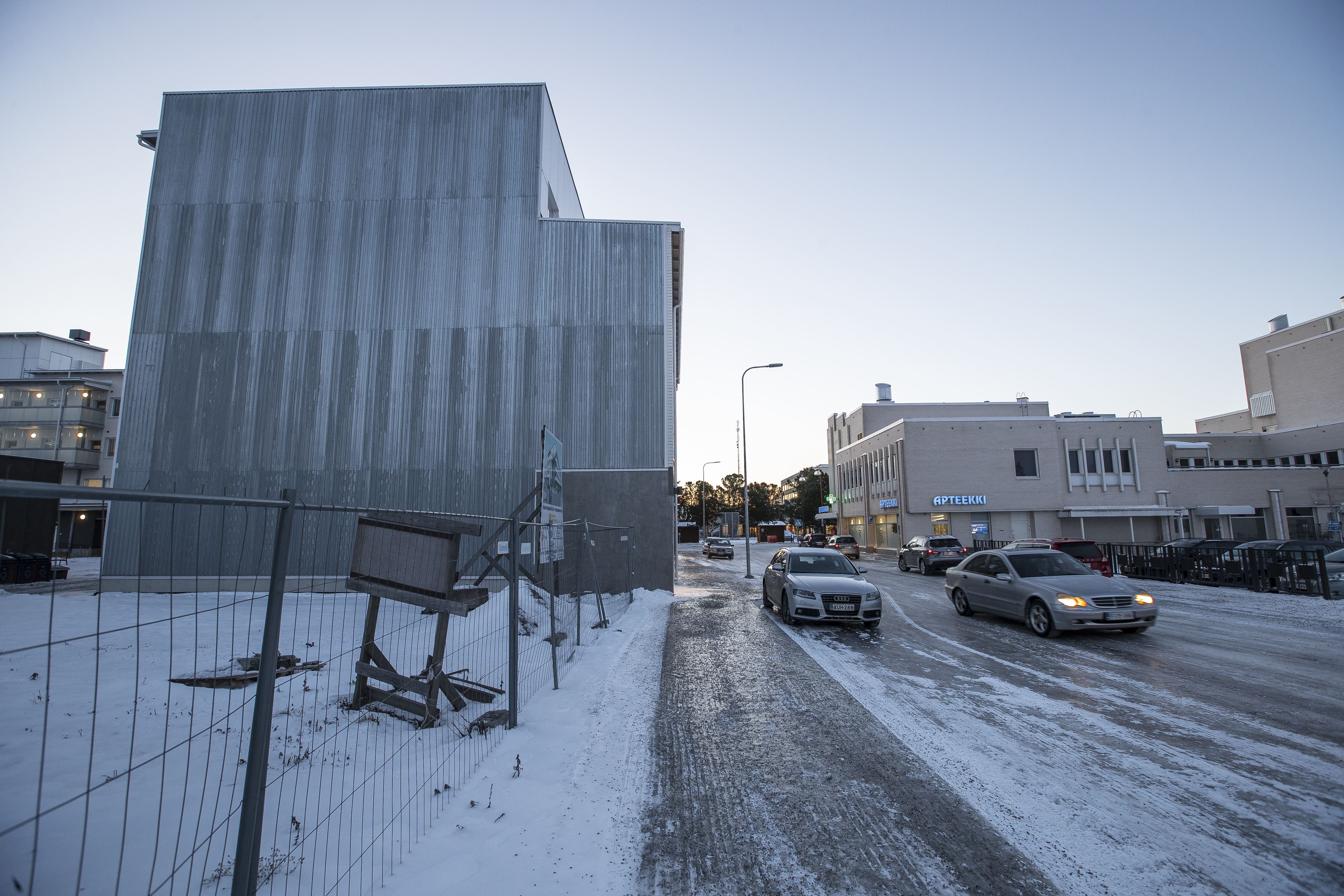 Raahen ydinkeskustan korttelissa 20 on vielä kaksi tyhjää tonttia. Toiseen niistä, suoraan Reiponportin hotelli- ja liiketalon jatkeeksi, aiotaan rakentaa tilat uudelle elokuvateatterille.