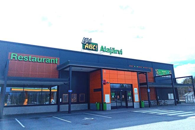 ABC-asemat avautuvat ensi viikolla koronatauon jälkeen. Kuvassa Alajärven ABC. KUVA: SAILA COLLANDER