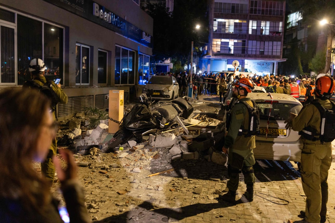 Useita ihmisiä on kuollut Iranin kostoiskuissa Israeliin Tel Avivin lähelle.